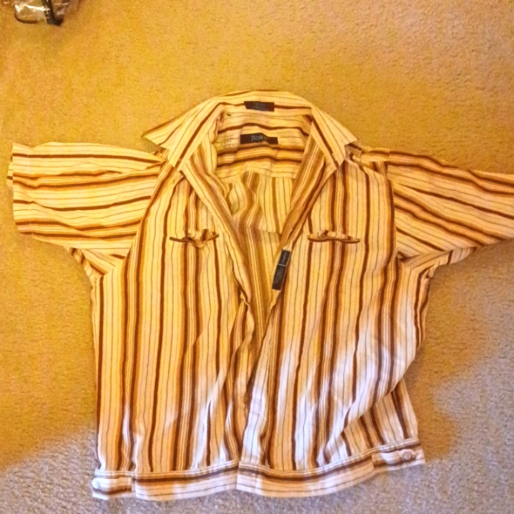 Roar Short Sleeve Cuban Untucked Style Shirt